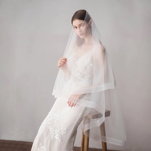 Wedding veil white bridal knee medium length simple elegant beautiful brand new - Picture 1 of 4